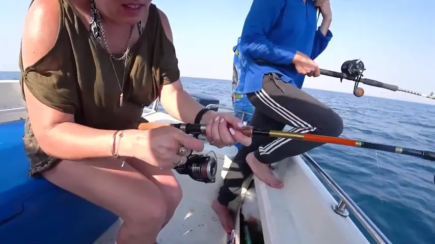 Кальмар и барракуда на морской рыбалке в Паттайе