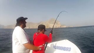 Khasab (Хасаб): команда на рыбалке у берега