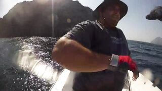 Khasab (Хасаб): команда на рыбалке у берега