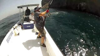 Khasab (Хасаб): команда на рыбалке у берега