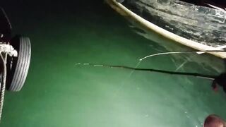 Halong Bay (залив Халонг): ночная ловля кальмара у берега