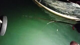 Halong Bay (залив Халонг): ночная ловля кальмара у берега