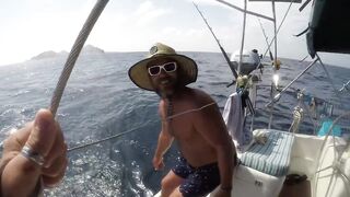 Hallaniyat Islands (архипелаг Халаният), Оман. Рыбалка у рифов и свалов.