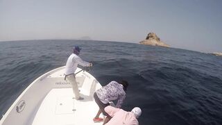 Hallaniyat (Халаният), Оман. GT и крупная рыба у берега 01.03.2017.