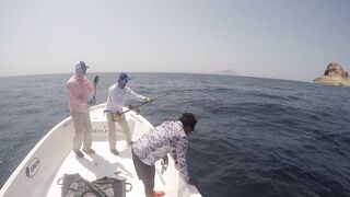 Hallaniyat (Халаният), Оман. GT и крупная рыба у берега 01.03.2017.