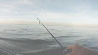 Лдзаа, Абхазия. Утренняя рыбалка рокфишинг у берега.