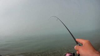 Лдзаа, Абхазия. Утренняя рыбалка рокфишинг у берега.