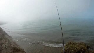 Лдзаа, Абхазия. Утренняя рыбалка рокфишинг у берега.