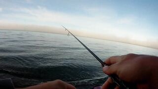 Лдзаа, Абхазия. Утренняя рыбалка рокфишинг у берега.