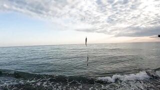 Пицунда: рыбалка с берега на закате летом 2025