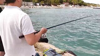 Кабардинка ловля на морского червя у берега