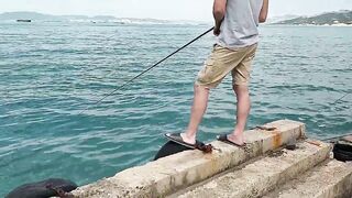 Кабардинка ловля на морского червя у берега