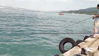 Кабардинка ловля на морского червя у берега