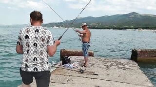 Кабардинка ловля на морского червя у берега