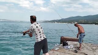 Кабардинка ловля на морского червя у берега