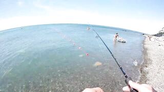 Анапа Сукко рыбалка у берега клюёт на каждом забросе
