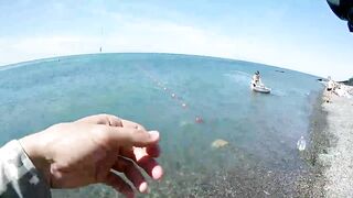 Анапа Сукко рыбалка у берега клюёт на каждом забросе