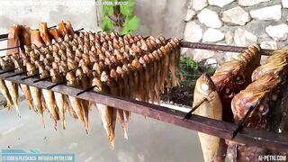 Мисхор утро рыбалка и копчёная рыбка у берега