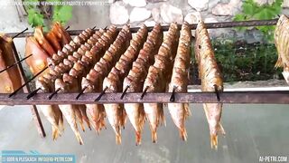 Мисхор утро рыбалка и копчёная рыбка у берега