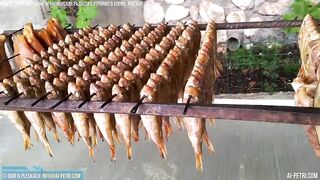 Мисхор утро рыбалка и копчёная рыбка у берега