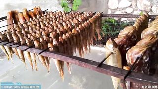 Мисхор утро рыбалка и копчёная рыбка у берега