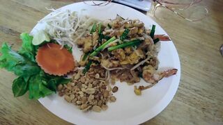 Rawai village после полудня: морская рыбалка на приливе у пирса