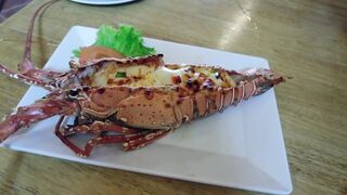 Rawai village после полудня: морская рыбалка на приливе у пирса