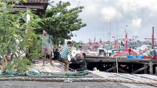 Benoa Harbour Бали туна на причале кто как ловит и когда идёт ход