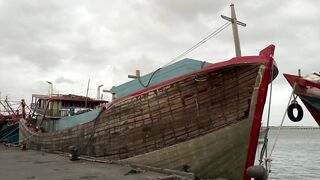 Benoa Harbour Бали туна на причале кто как ловит и когда идёт ход