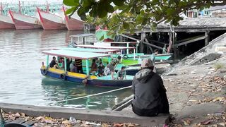 Benoa Harbour Бали туна на причале кто как ловит и когда идёт ход