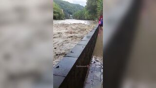 Хоста - река поднялась сильно, заметка