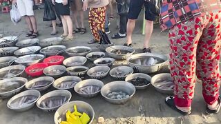 Рыбацкая деревня Mui Ne Phan Thiet улов на причале и запах моря