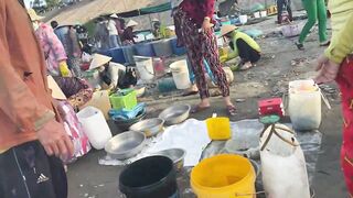 Рыбацкая деревня Mui Ne Phan Thiet улов на причале и запах моря