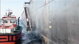 Suez Canal — смена экипажа и рыбалка на течении что по снастям?