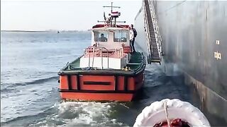 Suez Canal — смена экипажа и рыбалка на течении что по снастям?