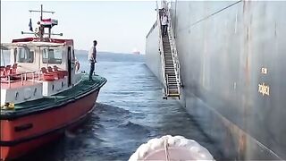 Suez Canal — смена экипажа и рыбалка на течении что по снастям?