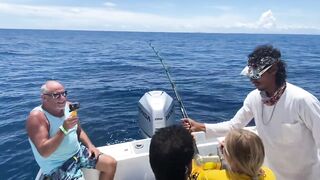 Семейный вечер на Herradura Beach — рыбалка и мягкая волна