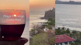 Playa Flamingo белый песок вода ясная и лодки уходят к свалам