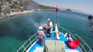 Ozge Boat Trip Icmeler 2018 и короткая рыбалка у скал по пути
