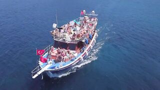 Ozge Boat Trip Icmeler 2018 и короткая рыбалка у скал по пути