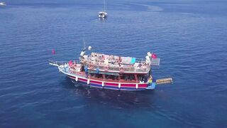 Ozge Boat Trip Icmeler 2018 и короткая рыбалка у скал по пути