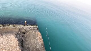 Утренняя рыбалка в Новом Афоне лёгкий микроджиг на чистой воде