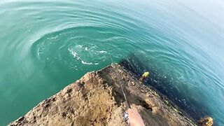 Утренняя рыбалка в Новом Афоне лёгкий микроджиг на чистой воде