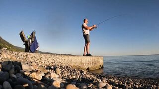 Вечёрка в Новом Афоне рокфишинг на микроджиг у волнорезов