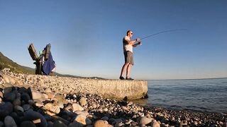 Вечёрка в Новом Афоне рокфишинг на микроджиг у волнорезов