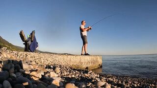 Вечёрка в Новом Афоне рокфишинг на микроджиг у волнорезов