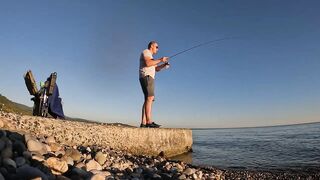 Вечёрка в Новом Афоне рокфишинг на микроджиг у волнорезов