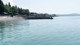 Новый Афон жара и пирс дневная рыбалка в тени навеса