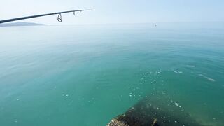 Новый Афон жара и пирс дневная рыбалка в тени навеса