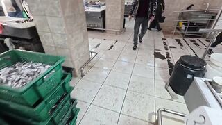 Керчь осенью: подводная охота и рыбалка на рынке свежего улова